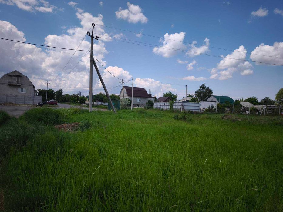 `Продам  ділянку 10 соток приватизованої землі під будивництво
