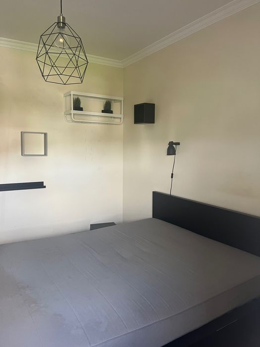 Para arrendar de quarto em rua Padre António Vieira, 111