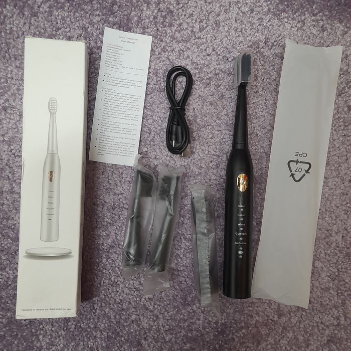 Німецька електрична зубна щітка + 4 насадки