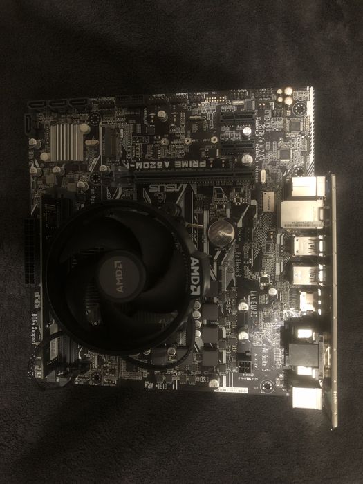 Материнка АМ4, процесор А8-9600, пам'ять DDR4 4GB ,та кулер