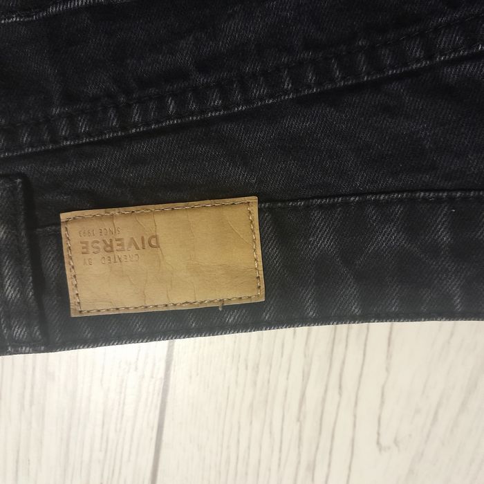 Krotkie czarne spodenki DIVERSE