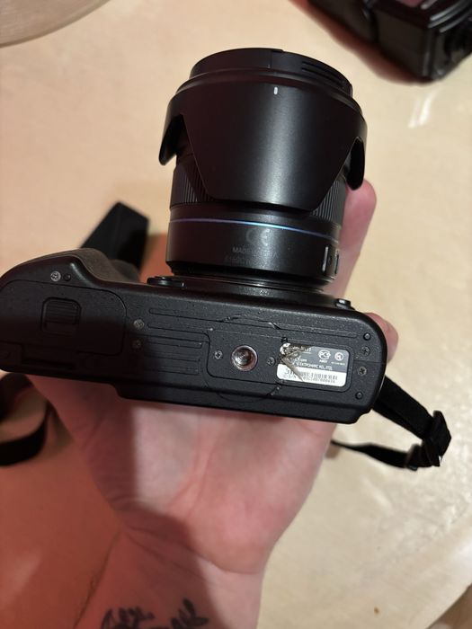 Продам фотоапарат Samsung NX11 14.6MP