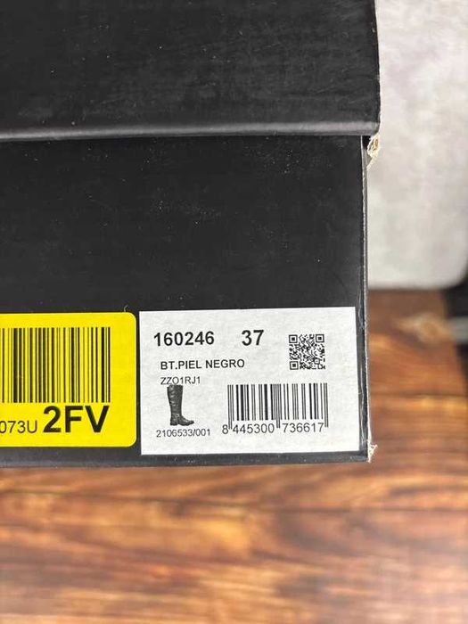 Czarne skórzane kozaki Carmela 37