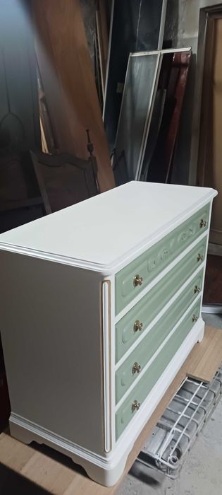 Cómoda restaurada nova