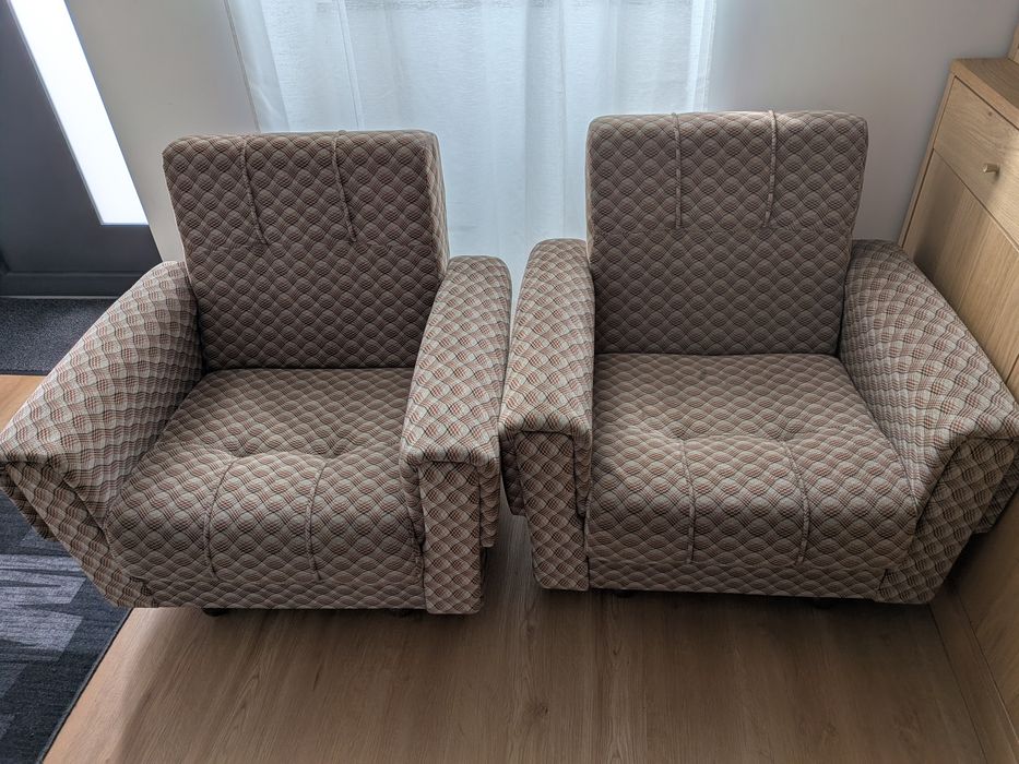 Dou poltronas com padrão