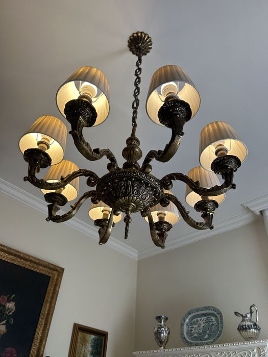 Candeeiro antigo.Em bronze. Preço mensagem privada.