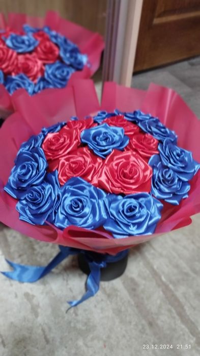 Букет з трояндами