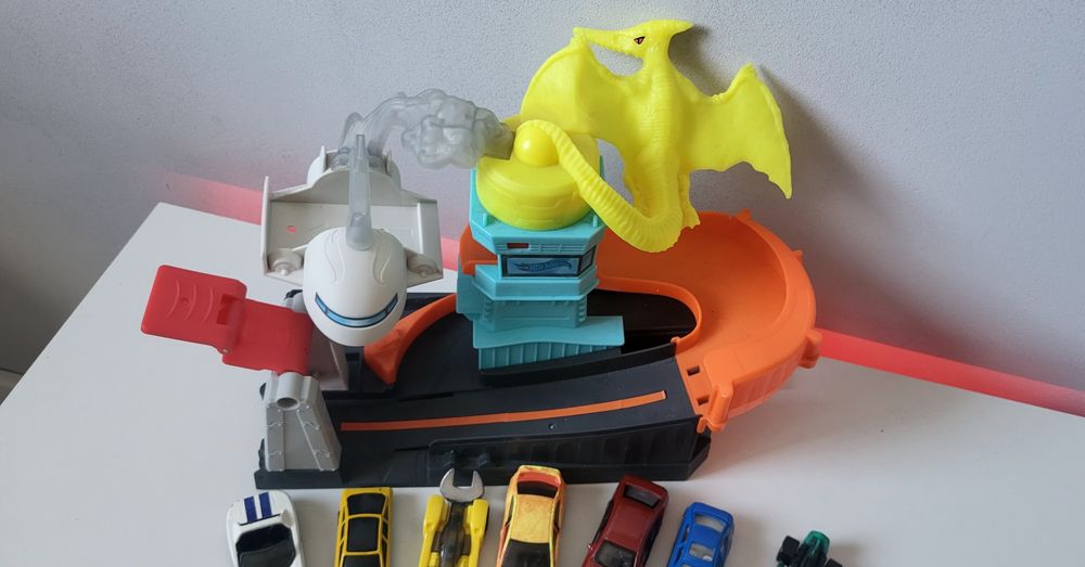 Hot Wheels City - Ptero-port - Atak pterodaktyla + 11 samochodów