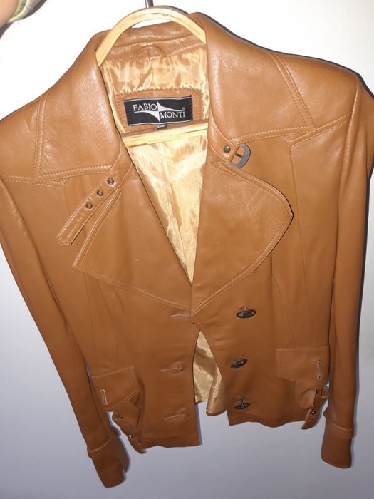 Шкіряна куртка риженька.