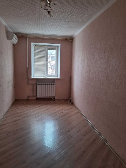 Продается комната в коммунальной квартире на Новожаново.