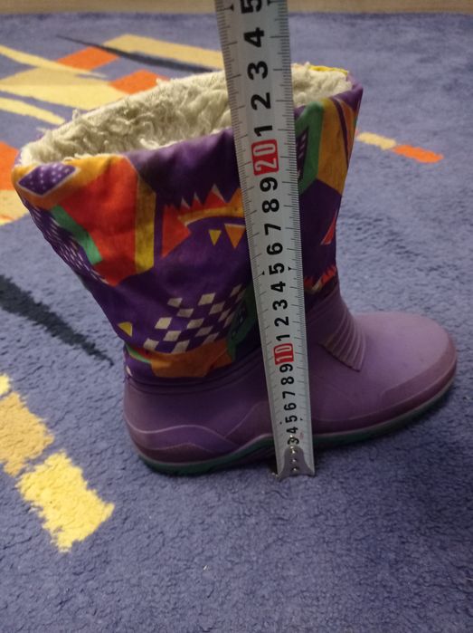 Продам резиновые сапожки на девочку