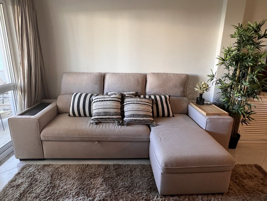 Sofá chaise-long Conforama com arrumação