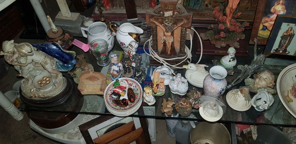 Várias louças de vários tamanhos