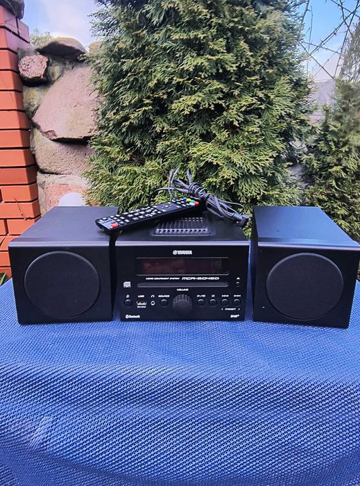 Wieża mini Yamaha MCR-B043D z Bluetooth, portem USB i DAB/DAB+