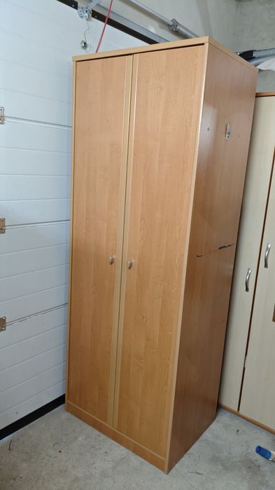 Шафа  для одягу  .