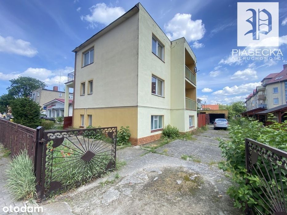 Dom nad morzem blisko przystani z Mariną