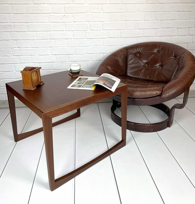 Unikatowy Duński stolik kawowy lata 70 po renowacji, odcień palisandru