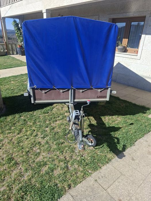 Atrelado / reboque com rampas e lona