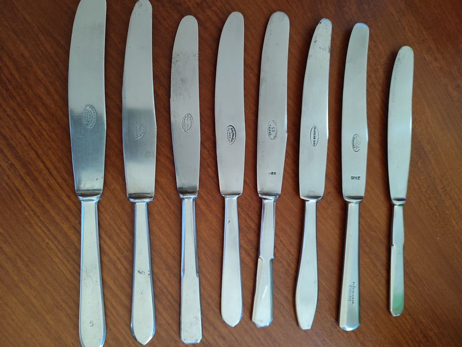 Oito facas em inox
