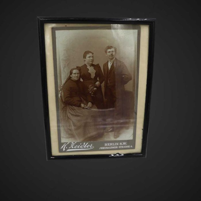 Stara fotografia portretowa w ramce b5/102671