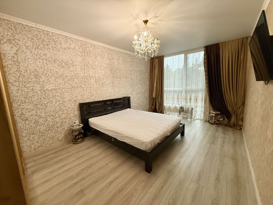 Довгострокова оренда великої двокімнатної квартири на Прорізній. Газ