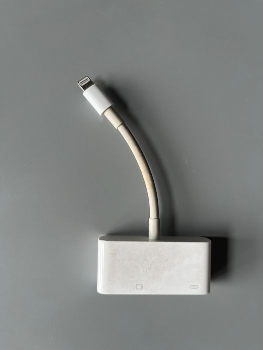 Apple Lightning to VGA Adapter - MD825ZM