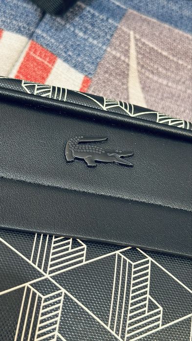 Bolsa Lacoste.