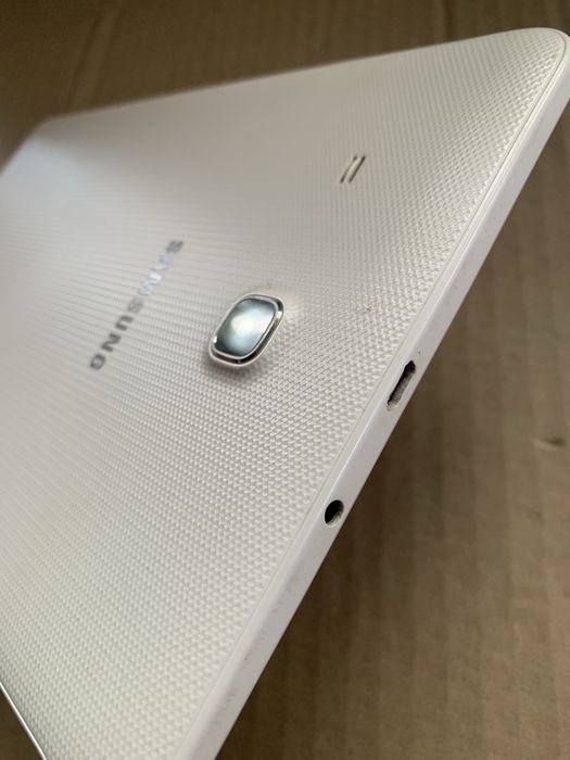 Планшет Samsung Galaxy Tab E 9.6 “SM-T561 3G 8Gb