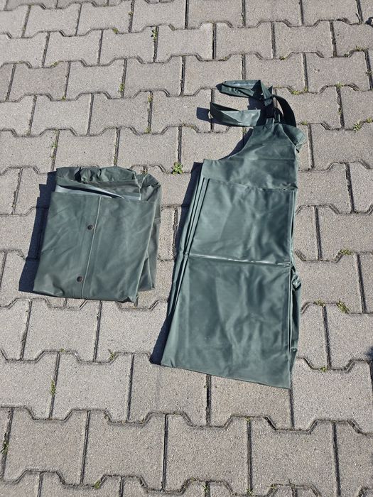 Ubranie ochronne nieprzemakalne.