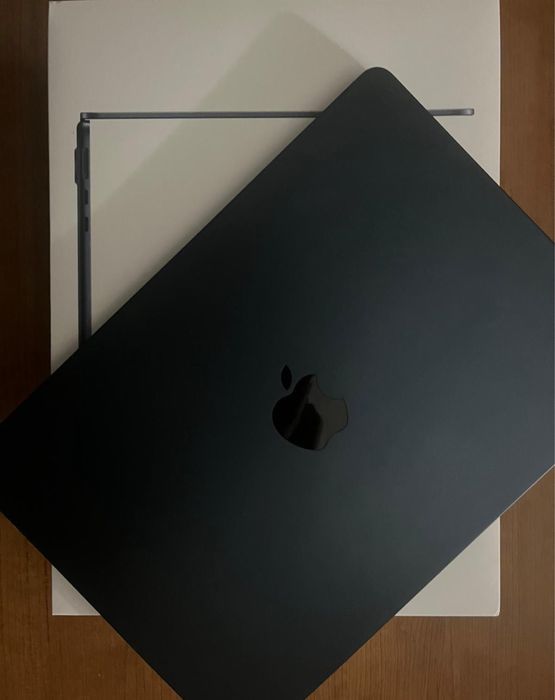 Macbook air 13.6