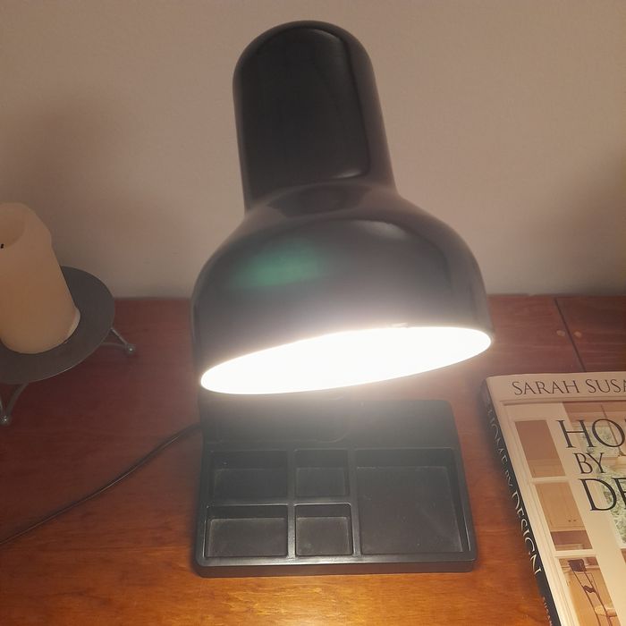 Candeeiro secretária com caixa arrumos