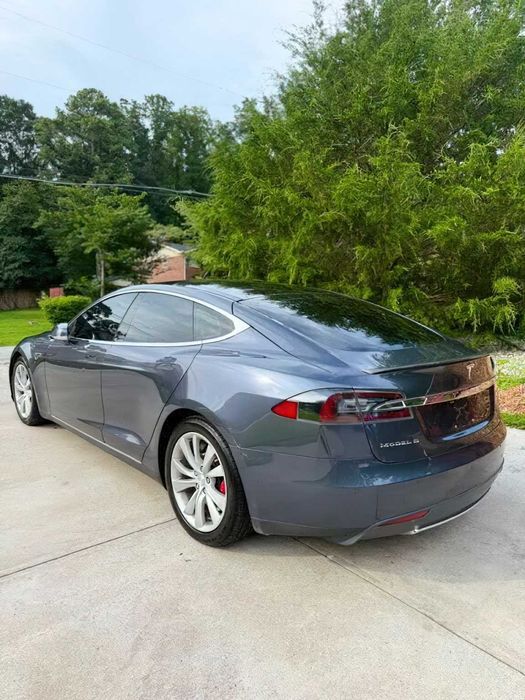 Tesla Model S P85D      2015