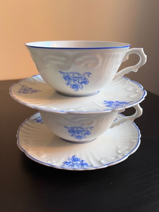 2 antigas Vista Alegre chávenas de chá com pires