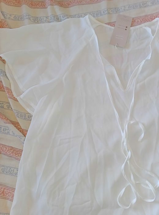 Duas blusas novas L e  XL