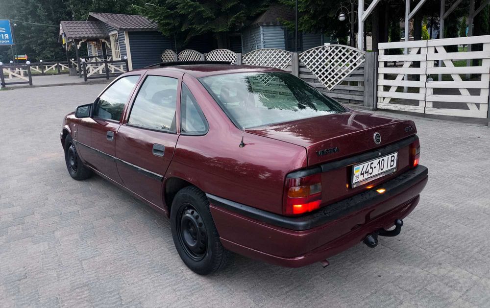 Opel Vektra 1.6 Бензин 1993 року авто машина в хорошому стані Опель