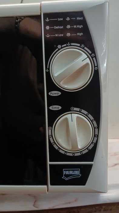 Microondas marca FIRLINE a funcionar perfeitamente, em perfeitas condi