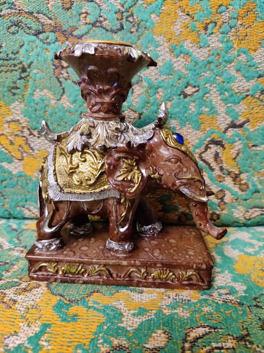 Подсвечник в форме слона