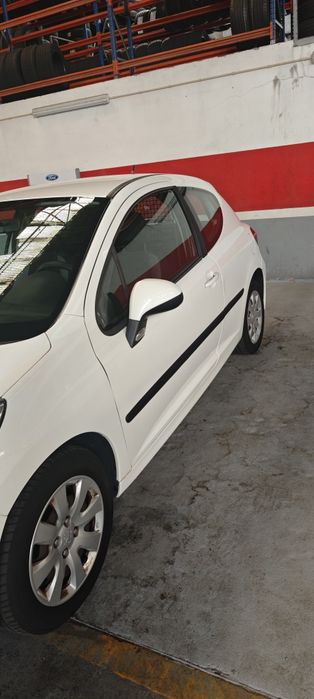 Vendo Peugeot 2007. Muito bom estado.