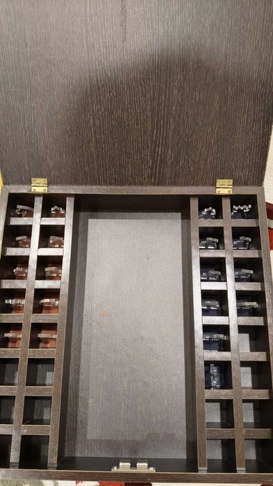Jogo de xadrez em caixa de madeira