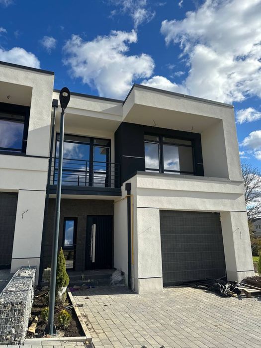 Власник продає. 2 поверхові таунхауси з ділянкою на 4 сотки