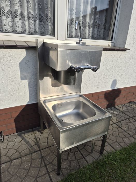 Panel higieniczny umywalka ze stali nierdzewnej.