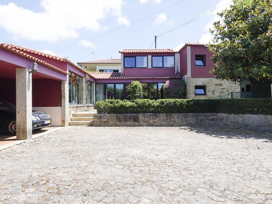 Moradia T4 com 450 m², piscina e terreno de 1.000 m² entre Braga e ...