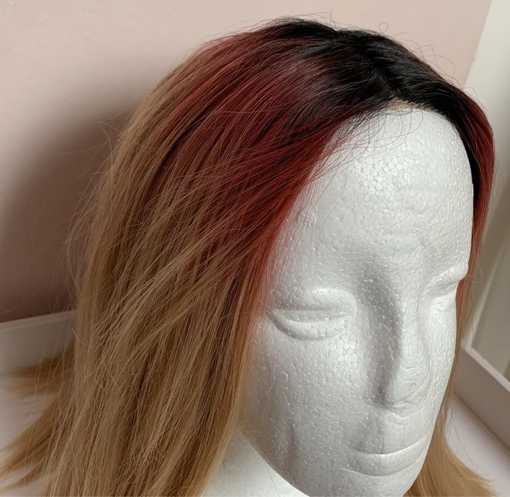 Peruka lace front miodowy blond prosta wig czarno różowy odrost