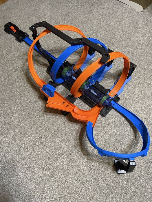 Трек Хот Вілс Corkscrew Crash Track