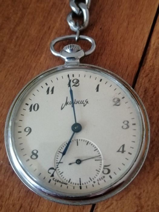 Продам механічний кишеньковий годинник "Молнія"