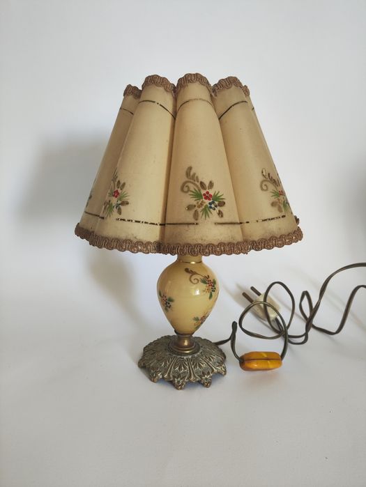 Antique bronze and opaline glass table lamp