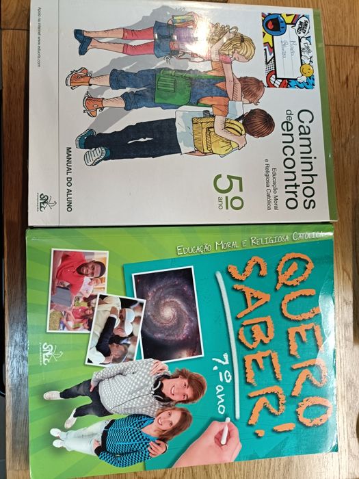 Dois livros de Educaçao Moral e Religiosa Católica