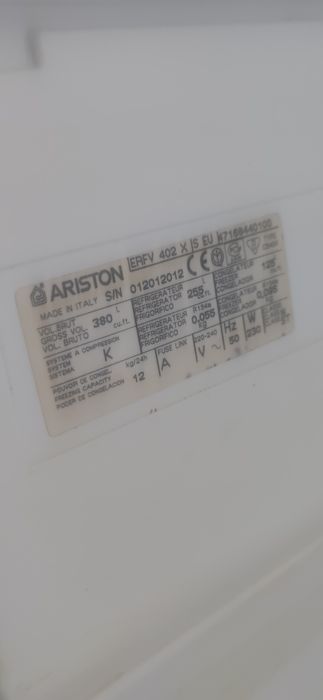 Продам холодильник Ariston