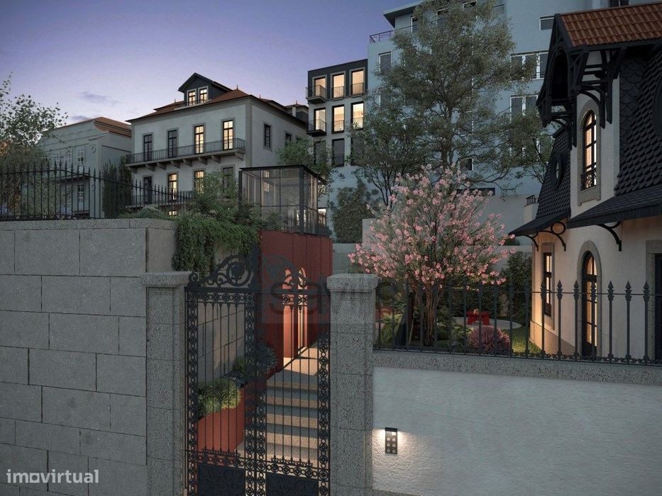 Apartamento T2 Duplex na Baixa do Porto com garagem
