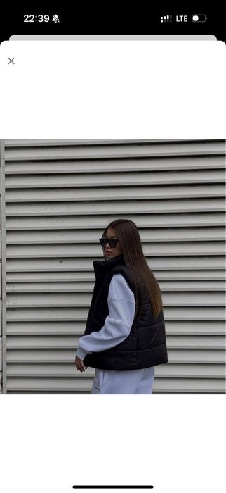 Чорна жіноча жилетка (безрукавка)